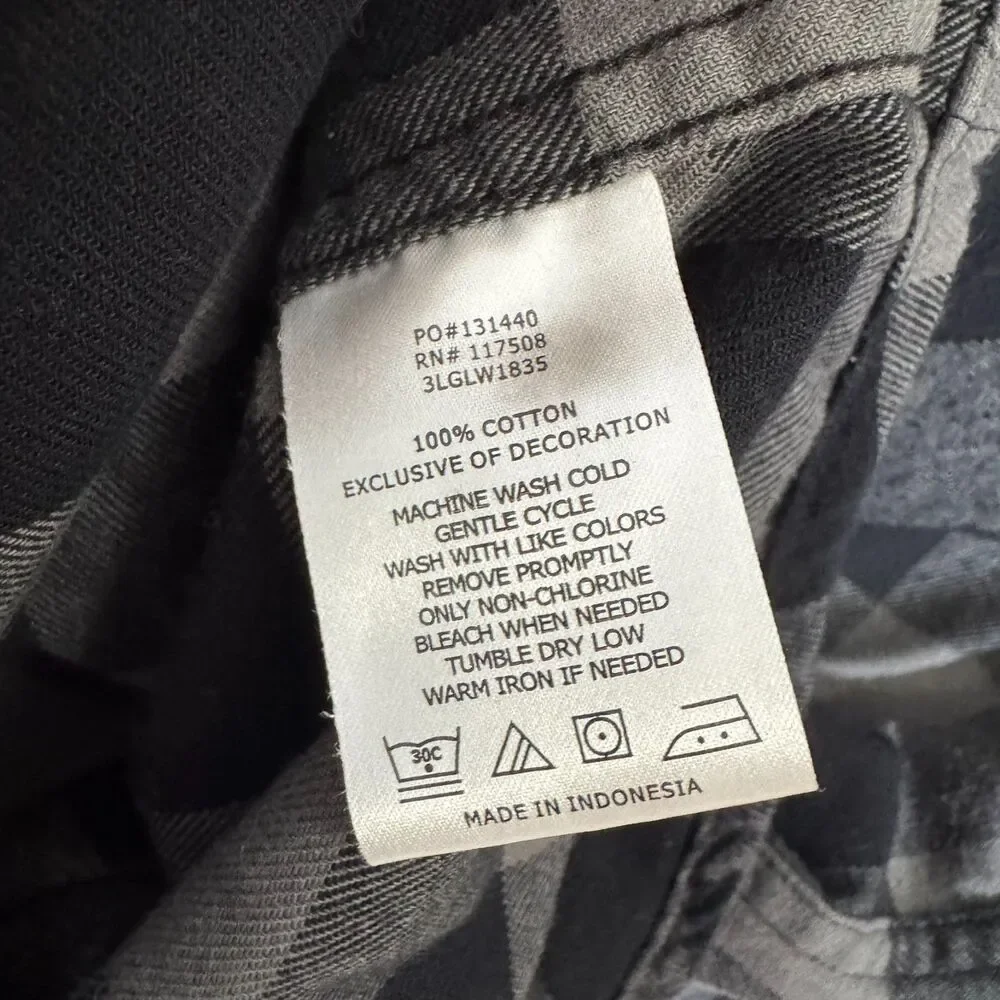 Levi’s Men’s Small Gray Black Buffalo Plaid Flannel Shirt Long Sleeve Button Up